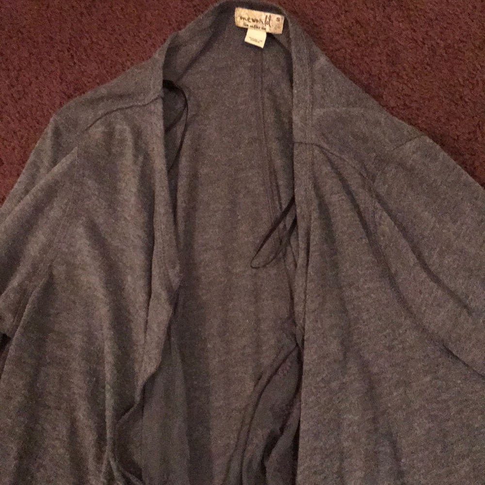 Gray pull over - Picture 2 of 4